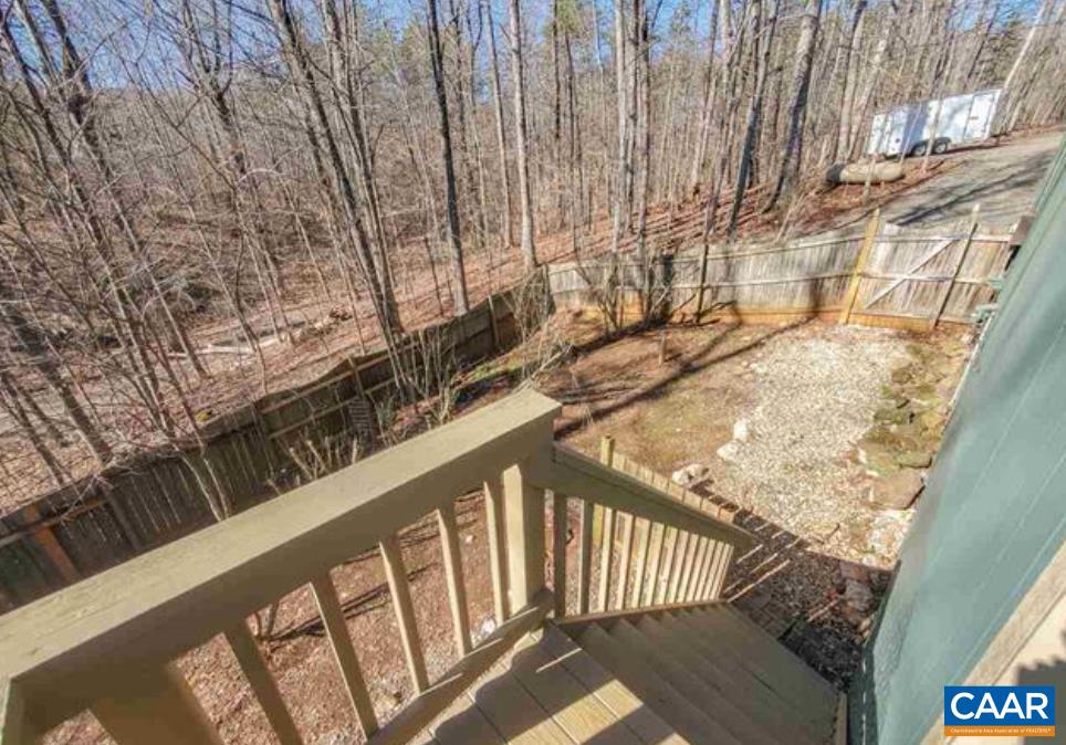 199 N WHITE OAK LAKEVIEW DR