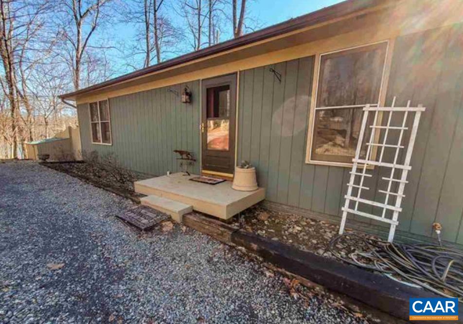 199 N WHITE OAK LAKEVIEW DR
