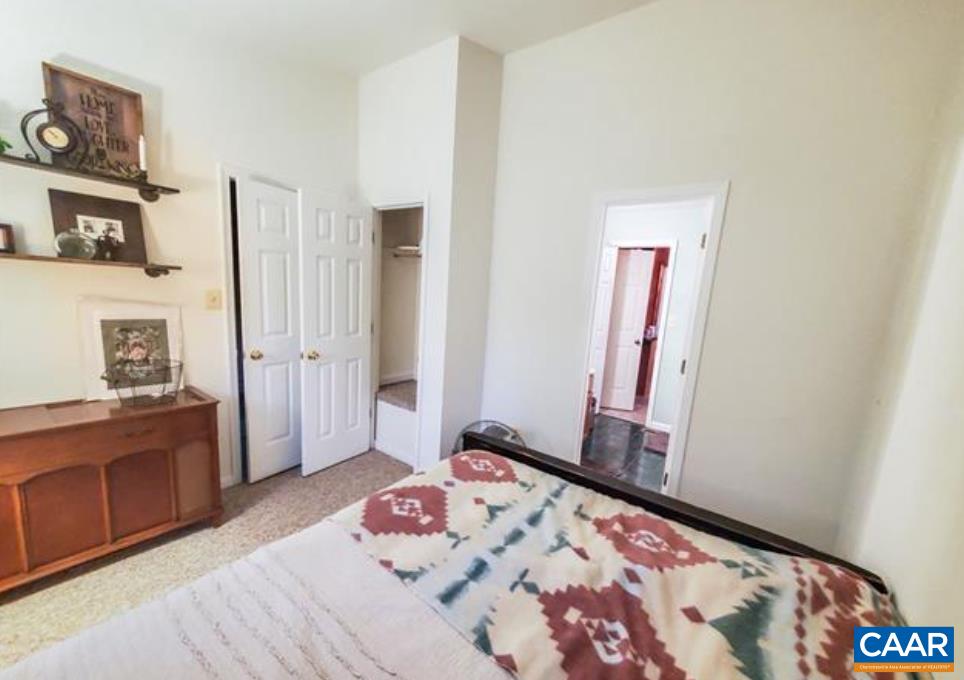 199 N WHITE OAK LAKEVIEW DR