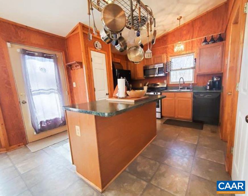 199 N WHITE OAK LAKEVIEW DR