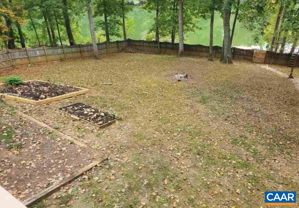 199 N WHITE OAK LAKEVIEW DR