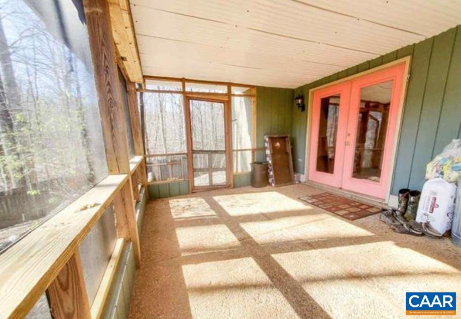 199 N WHITE OAK LAKEVIEW DR