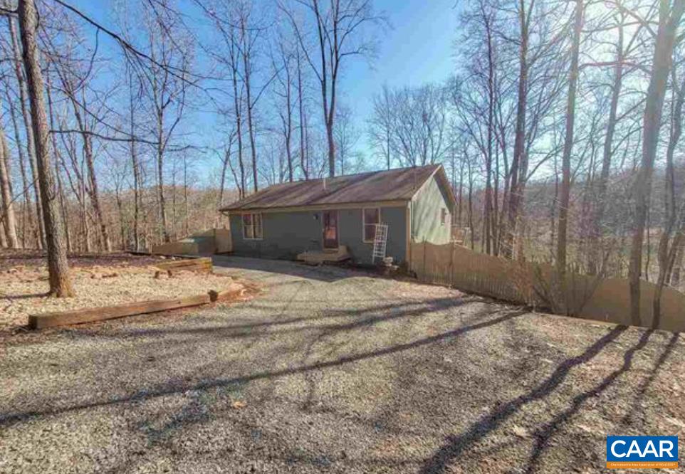 199 N WHITE OAK LAKEVIEW DR