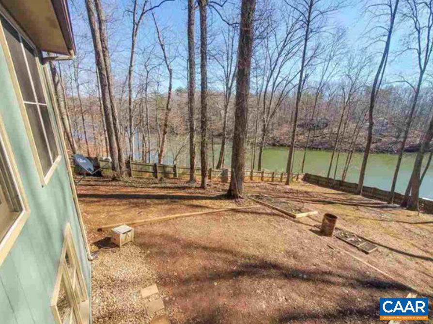 199 N WHITE OAK LAKEVIEW DR