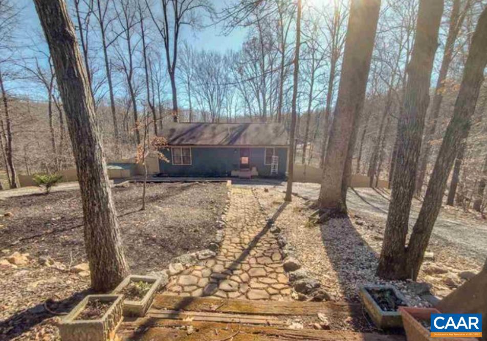 199 N WHITE OAK LAKEVIEW DR
