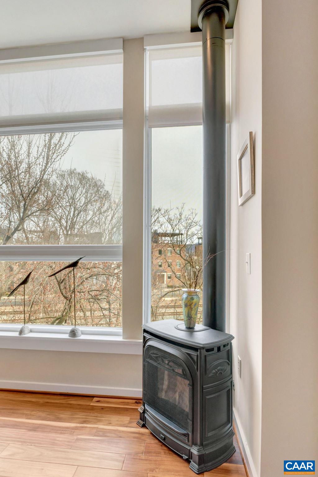 200 DOUGLAS AVE Unit: 2F