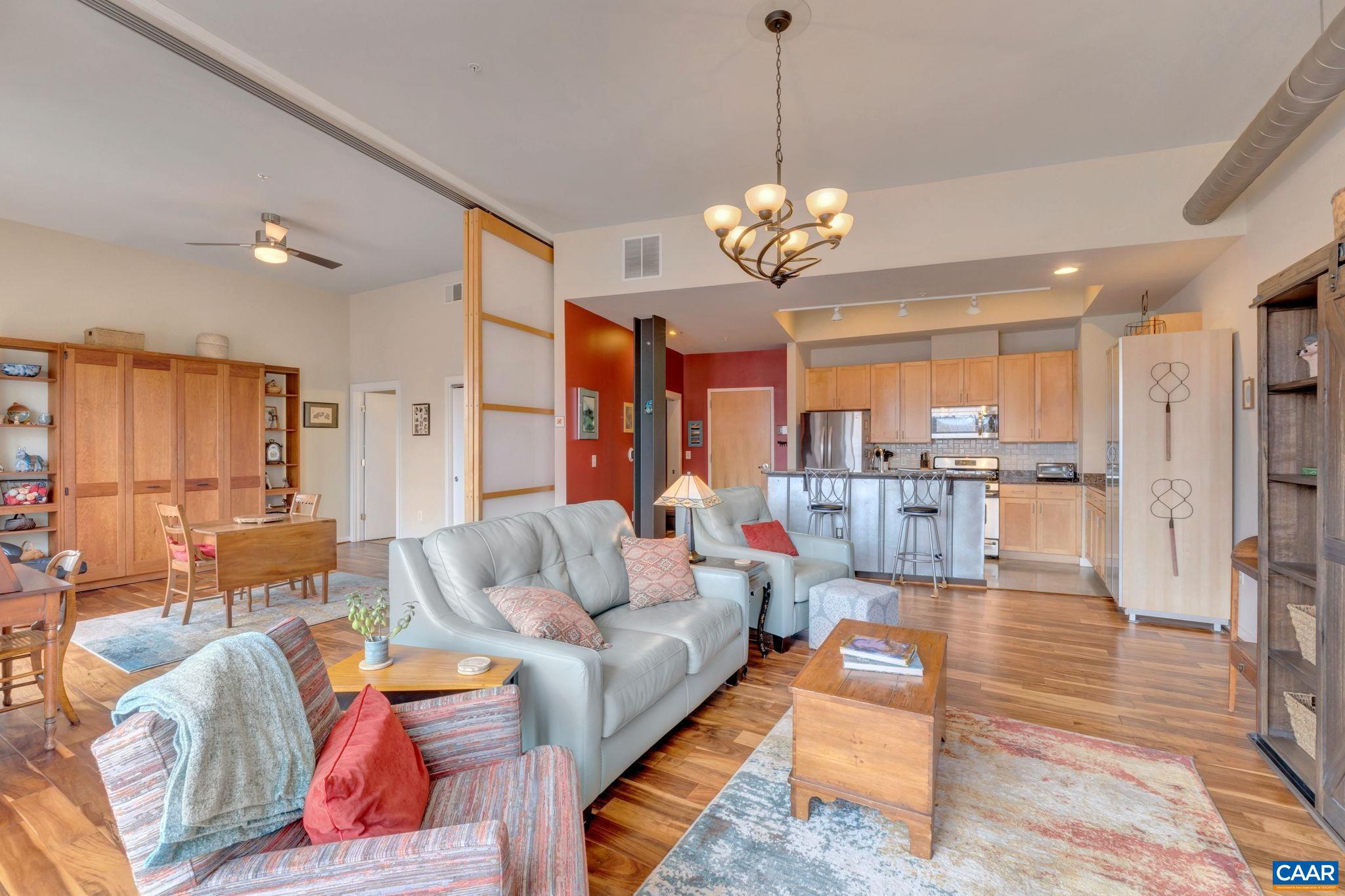 200 DOUGLAS AVE Unit: 2F