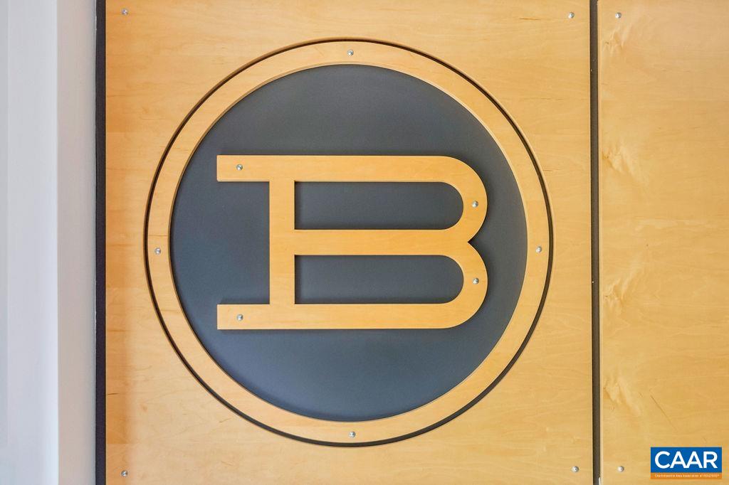 200 DOUGLAS AVE Unit: 2F