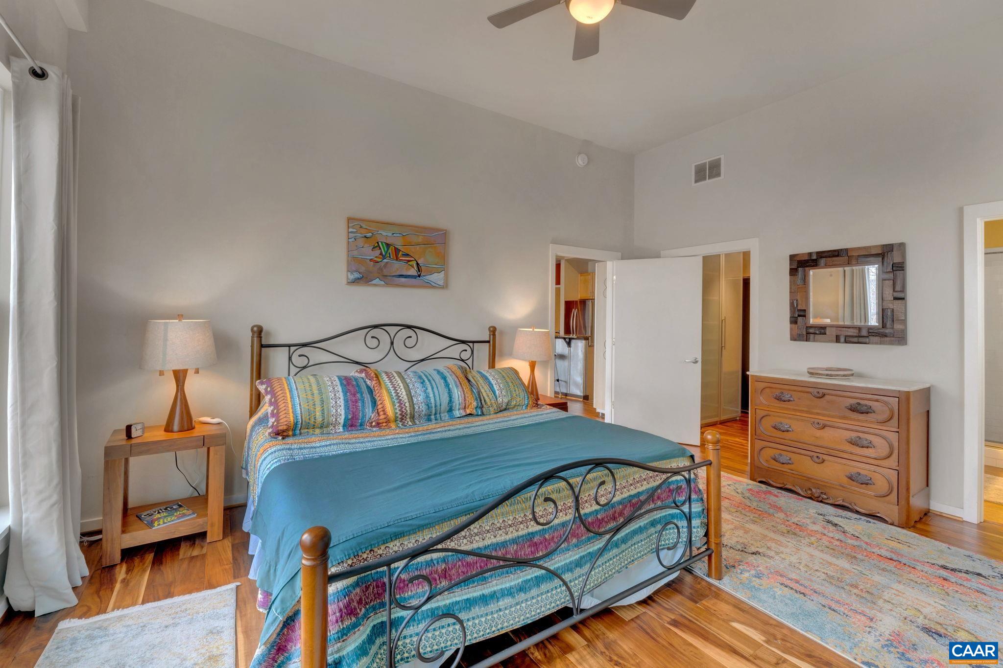 200 DOUGLAS AVE Unit: 2F
