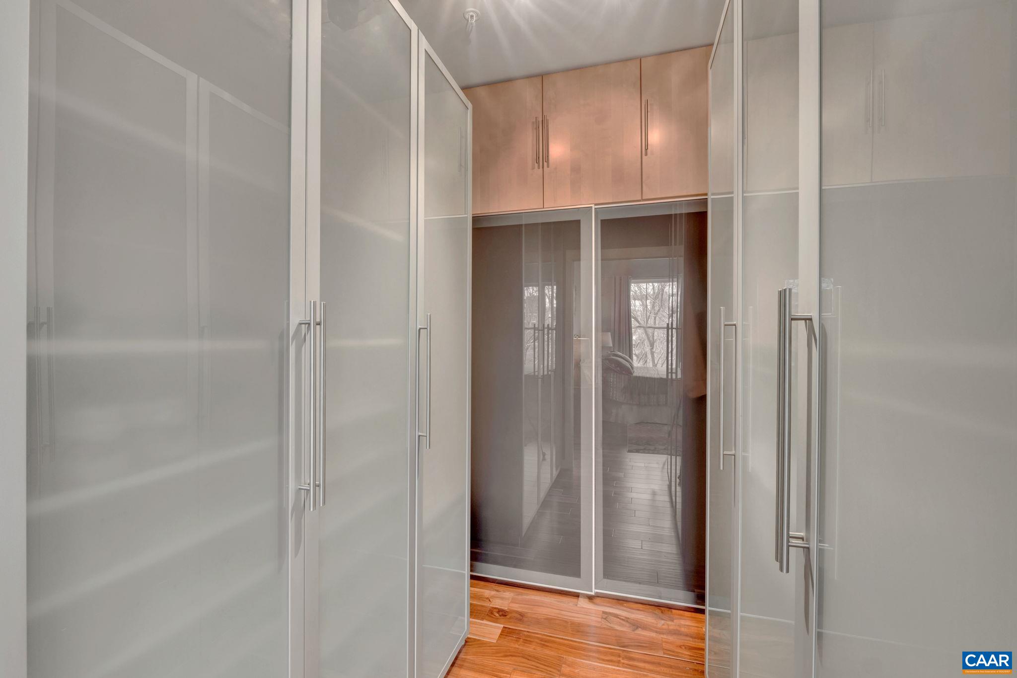 200 DOUGLAS AVE Unit: 2F