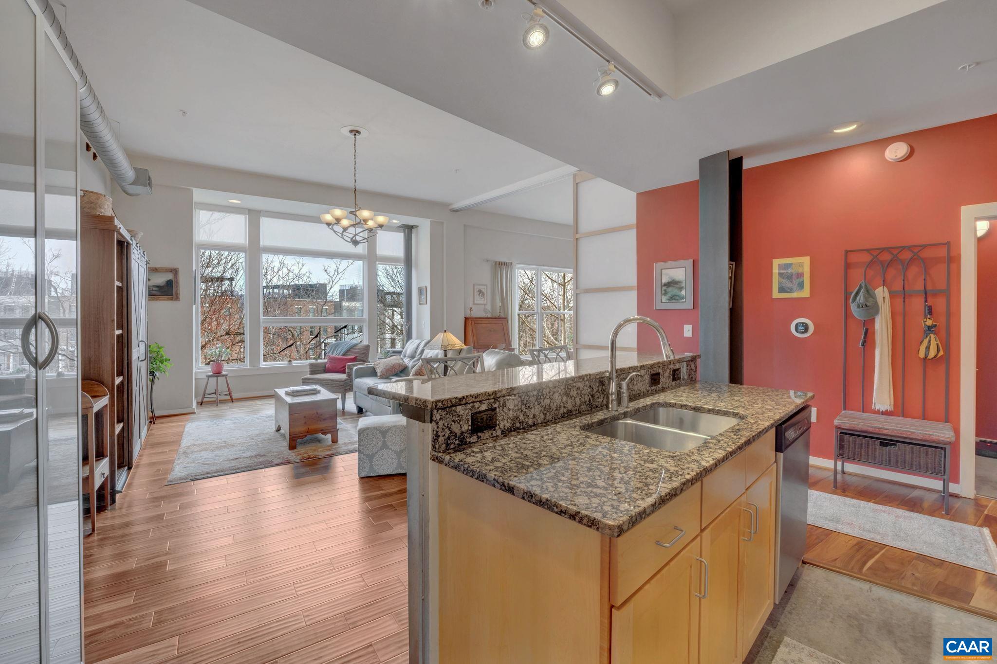 200 DOUGLAS AVE Unit: 2F