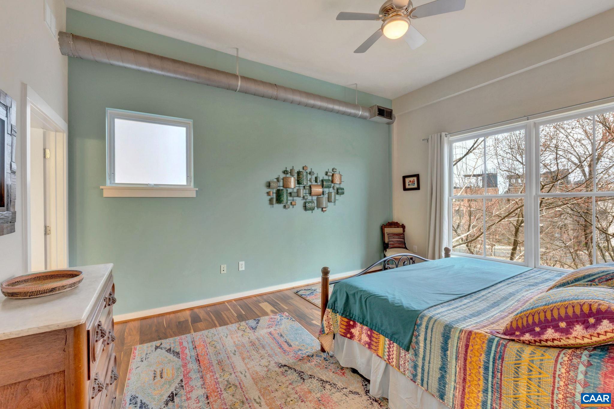 200 DOUGLAS AVE Unit: 2F