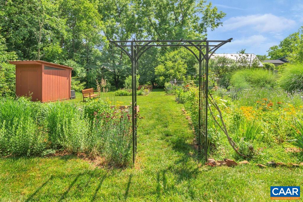 200 DOUGLAS AVE Unit: 2F