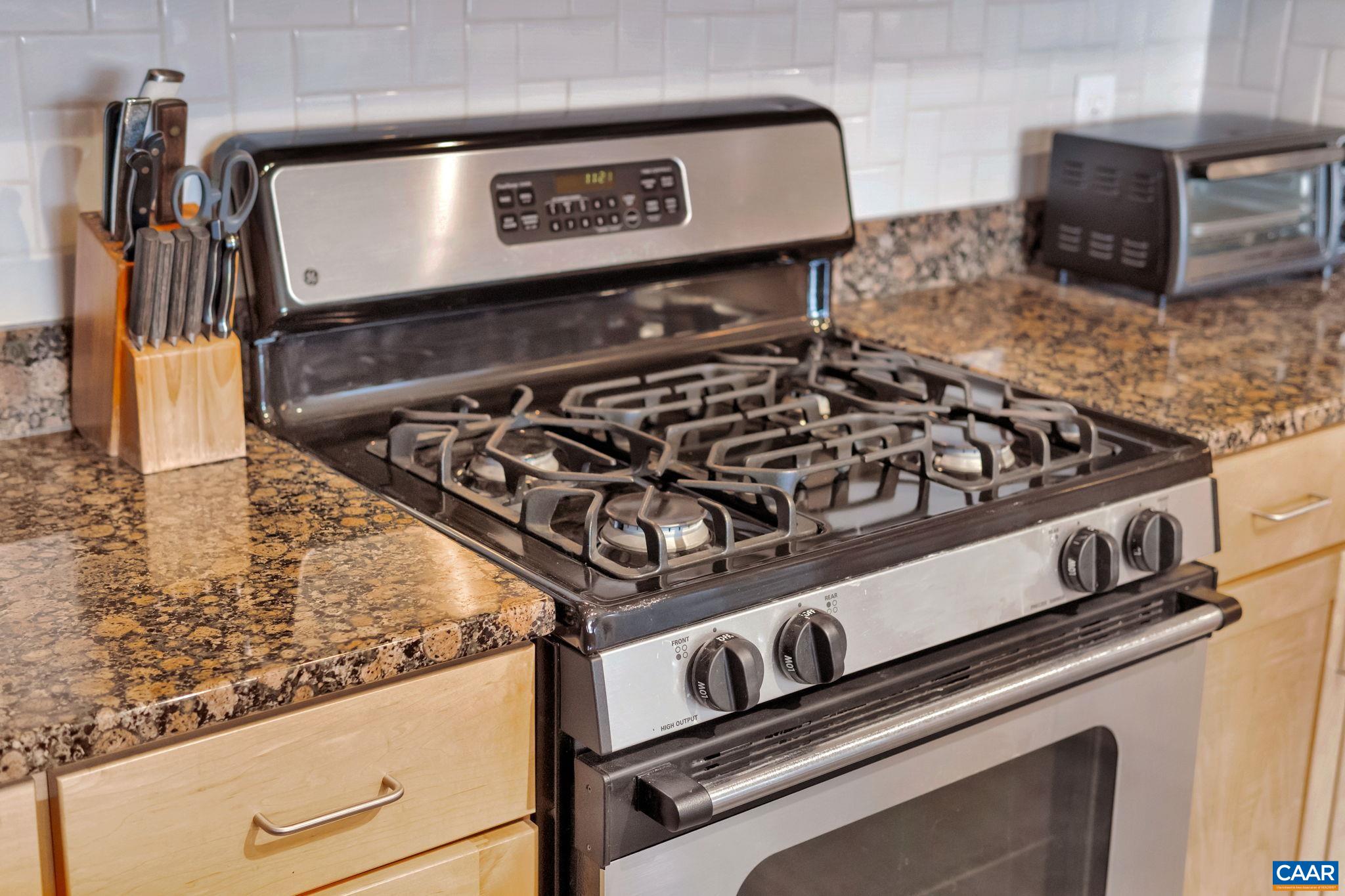 200 DOUGLAS AVE Unit: 2F