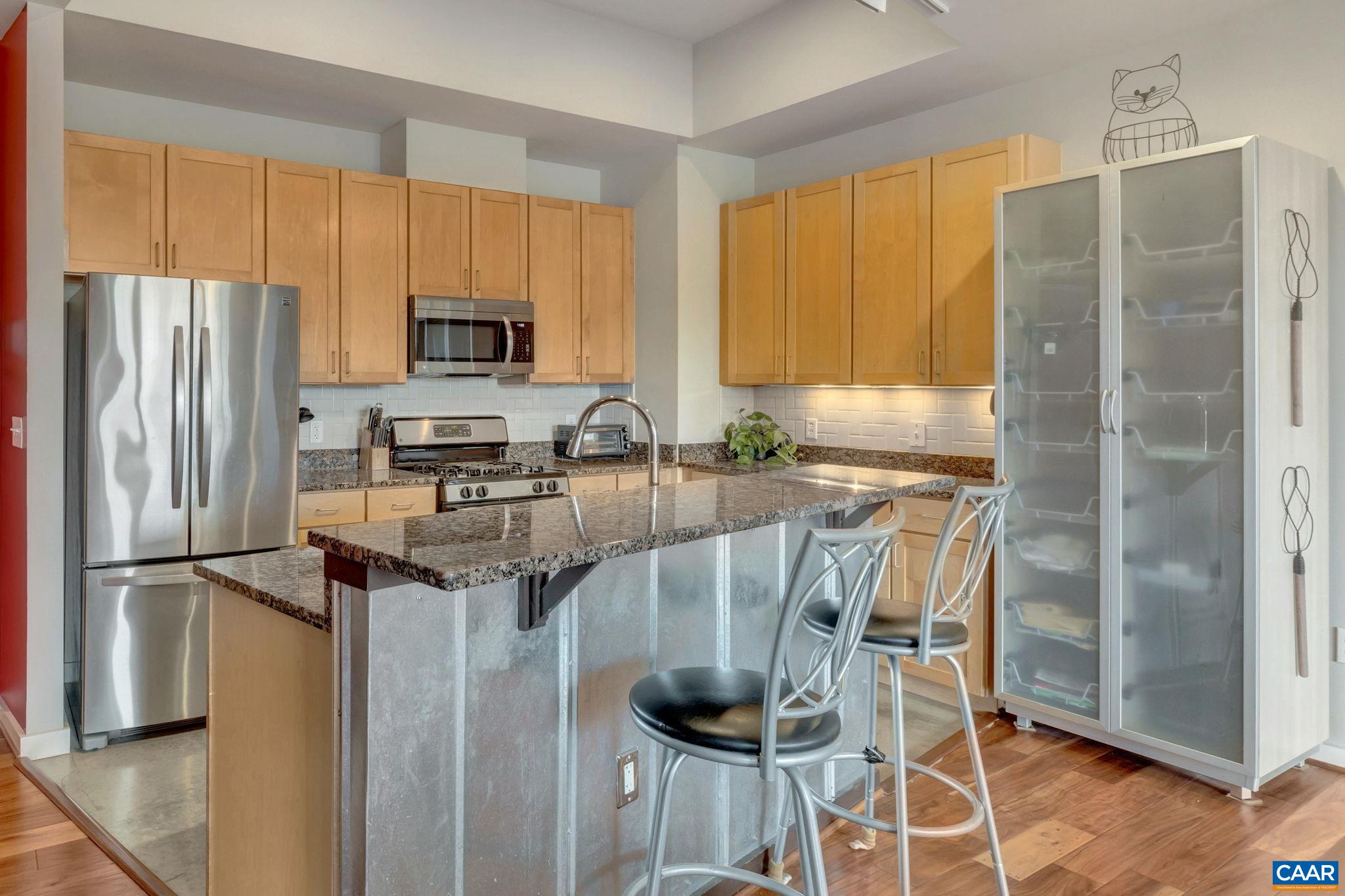 200 DOUGLAS AVE Unit: 2F