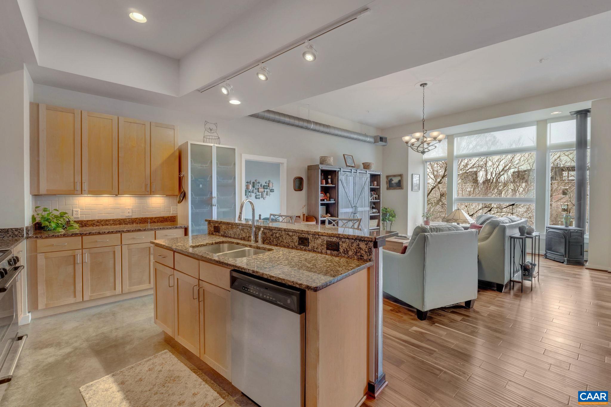 200 DOUGLAS AVE Unit: 2F