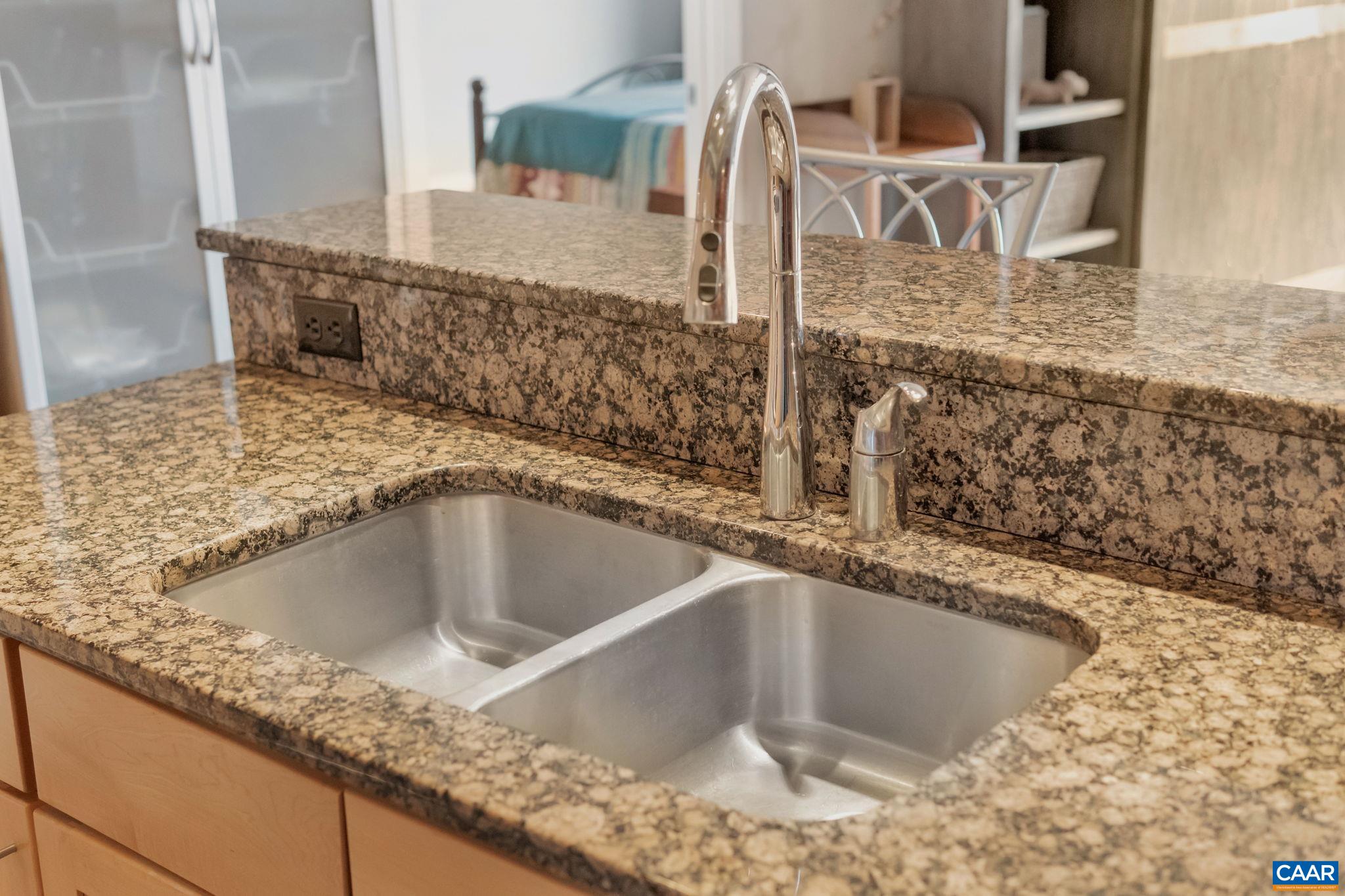 200 DOUGLAS AVE Unit: 2F