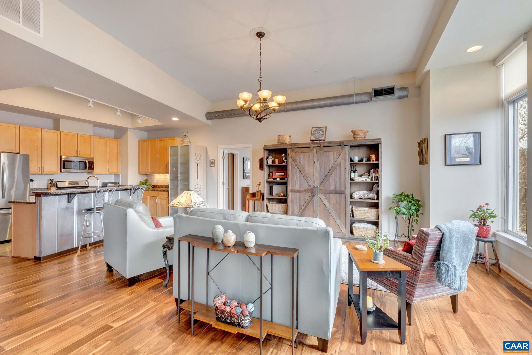 200 DOUGLAS AVE Unit: 2F