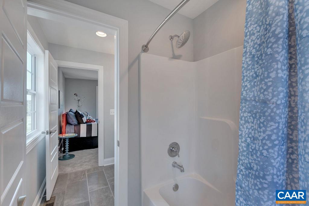 6 ROSSLARE CT