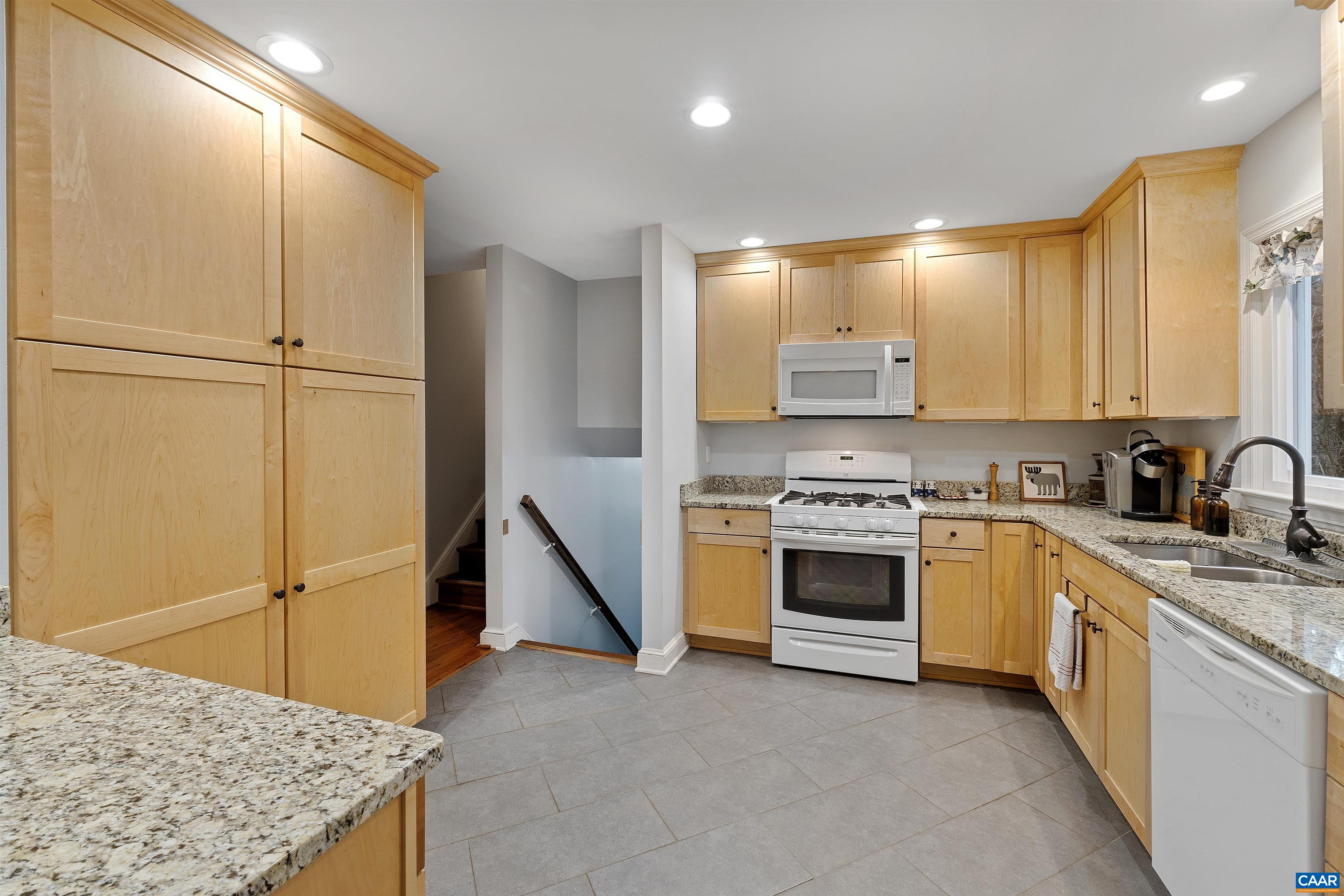 676 VICTORIAN CT