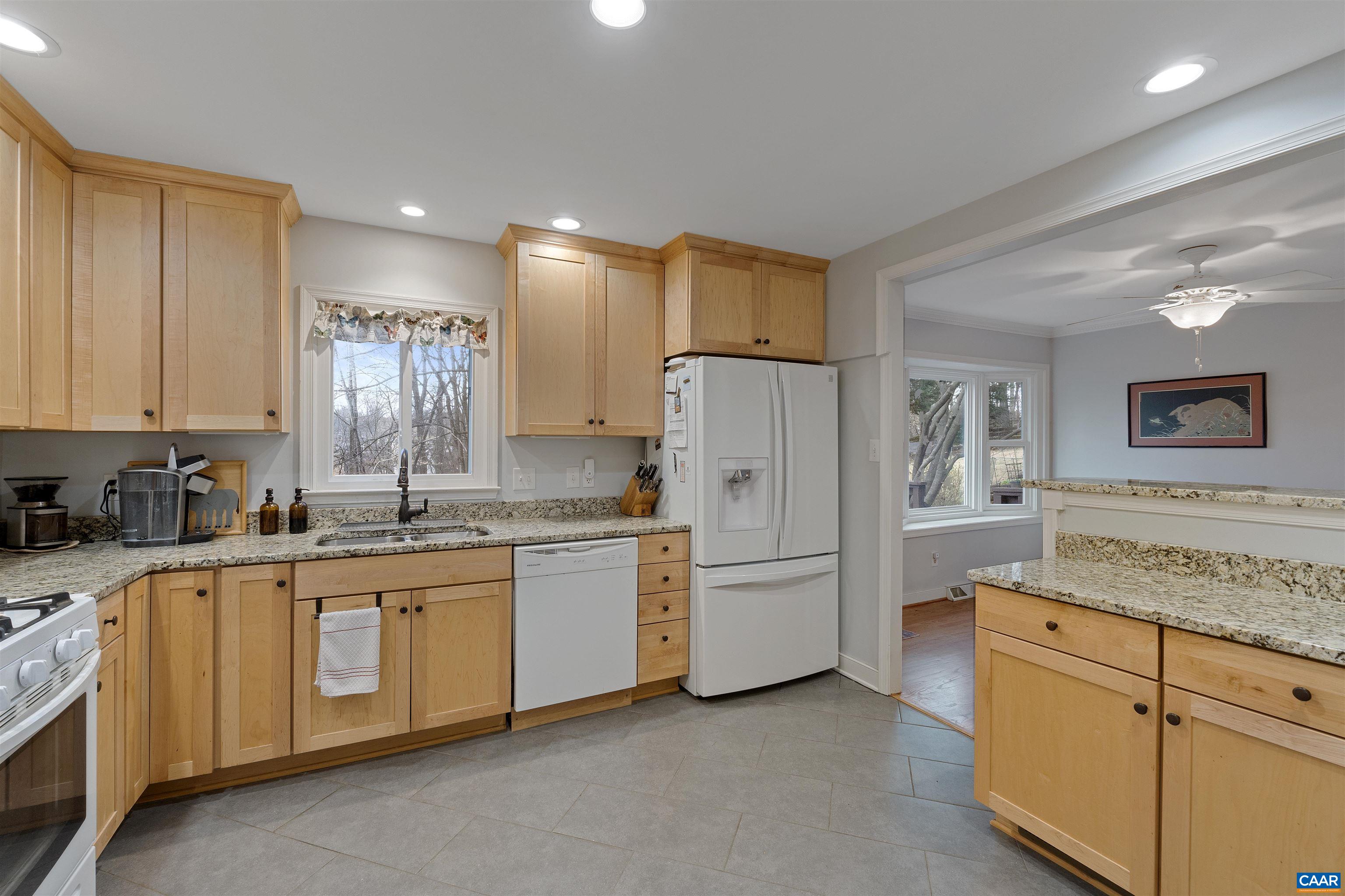 676 VICTORIAN CT