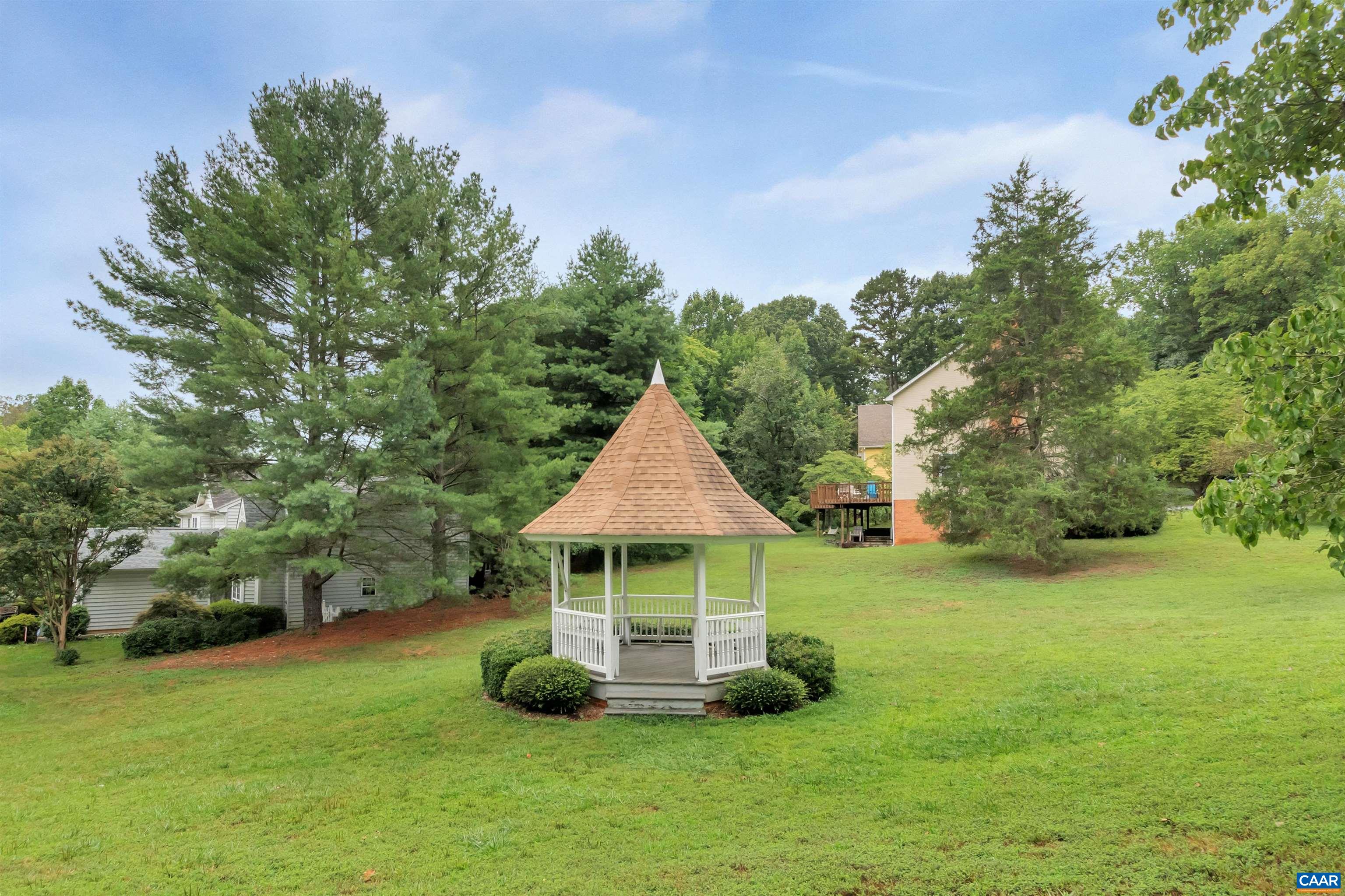 676 VICTORIAN CT