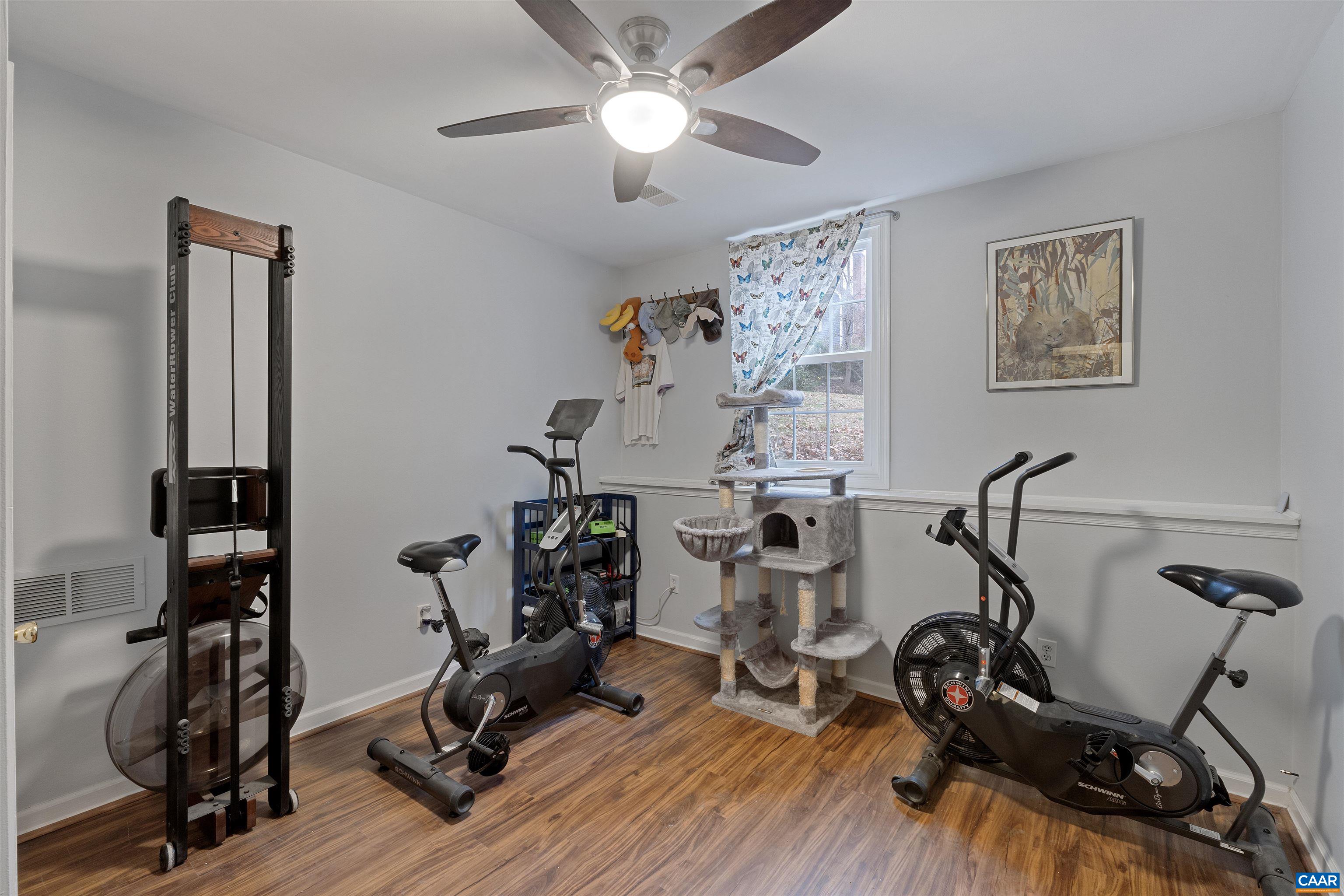 676 VICTORIAN CT