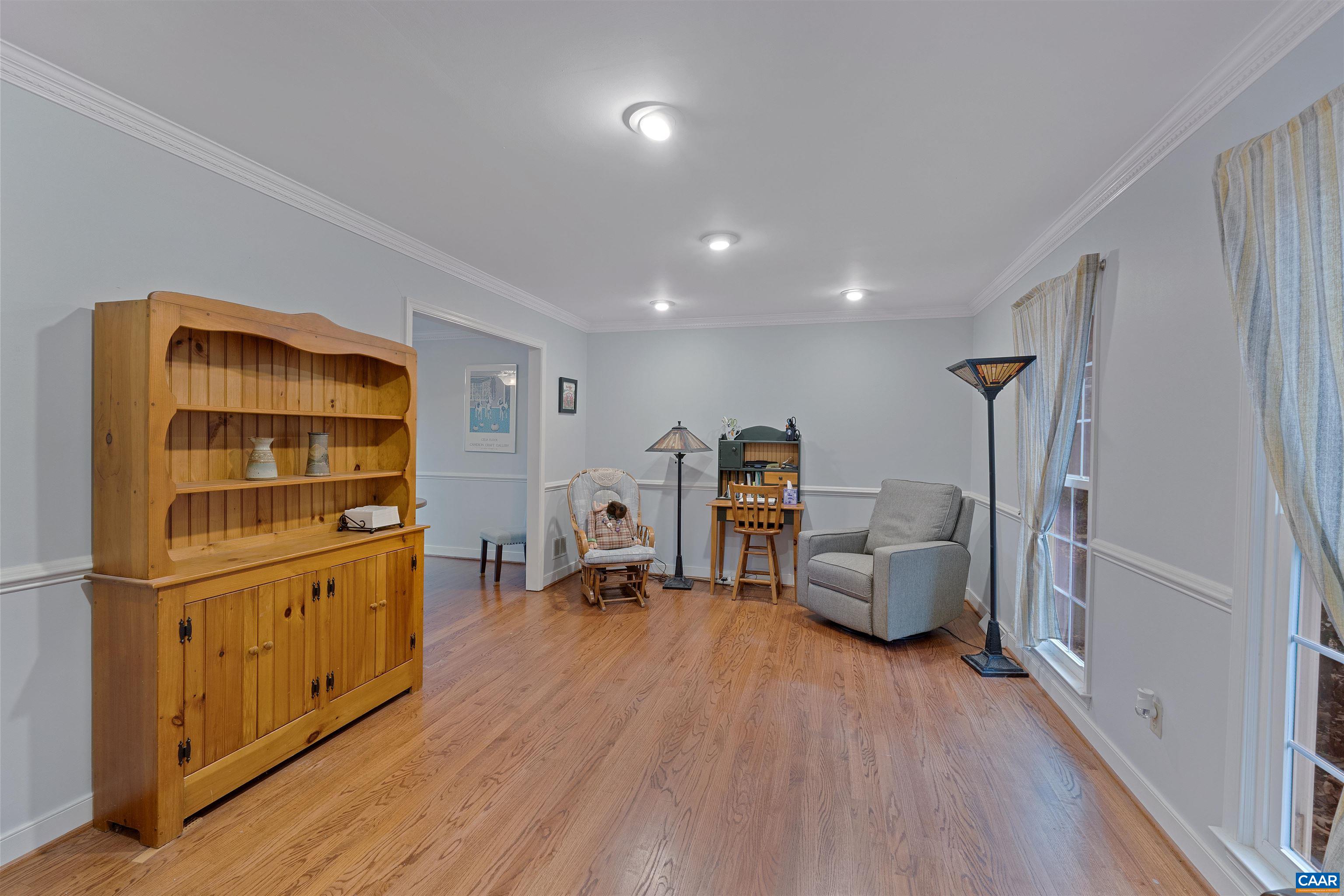676 VICTORIAN CT