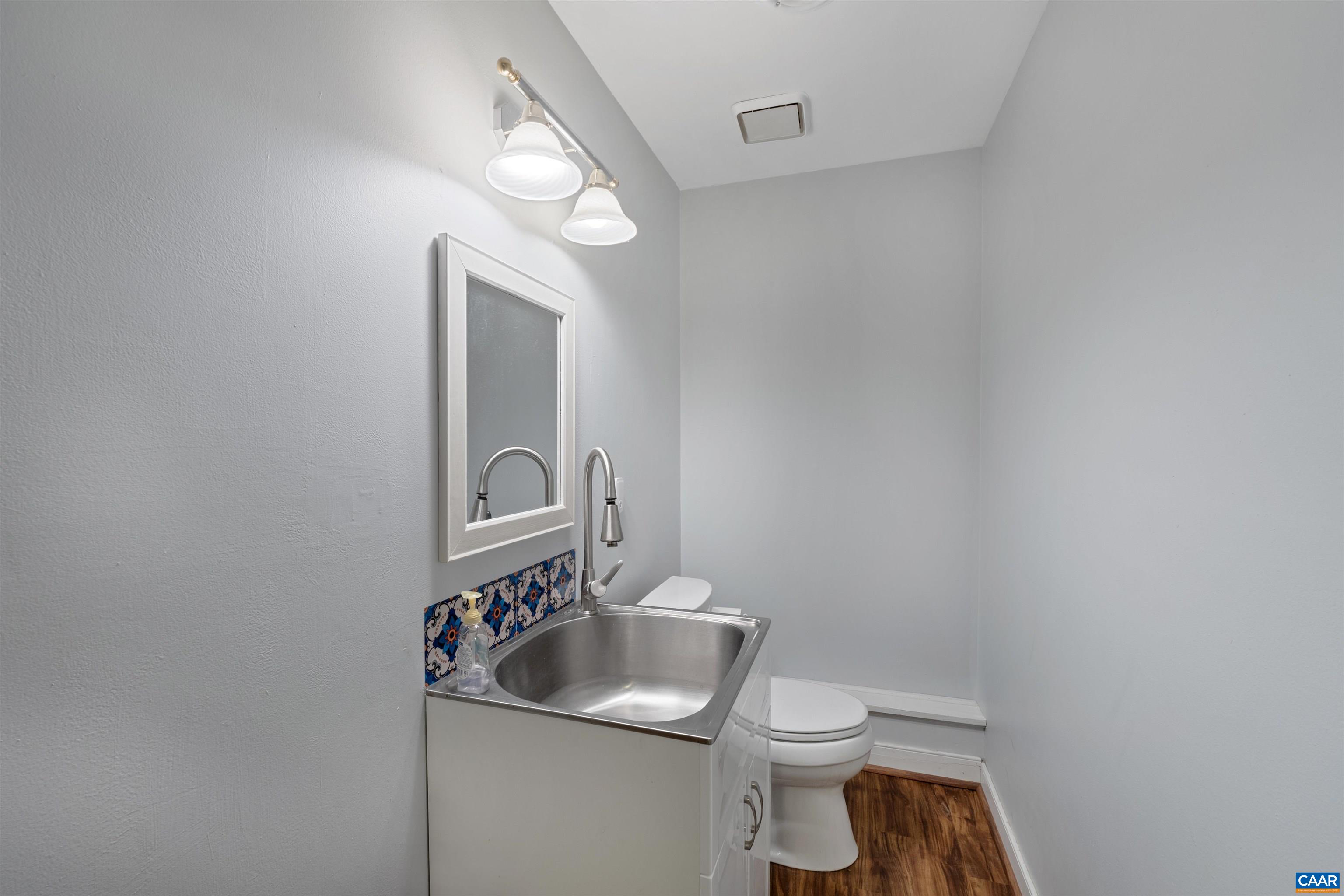 676 VICTORIAN CT