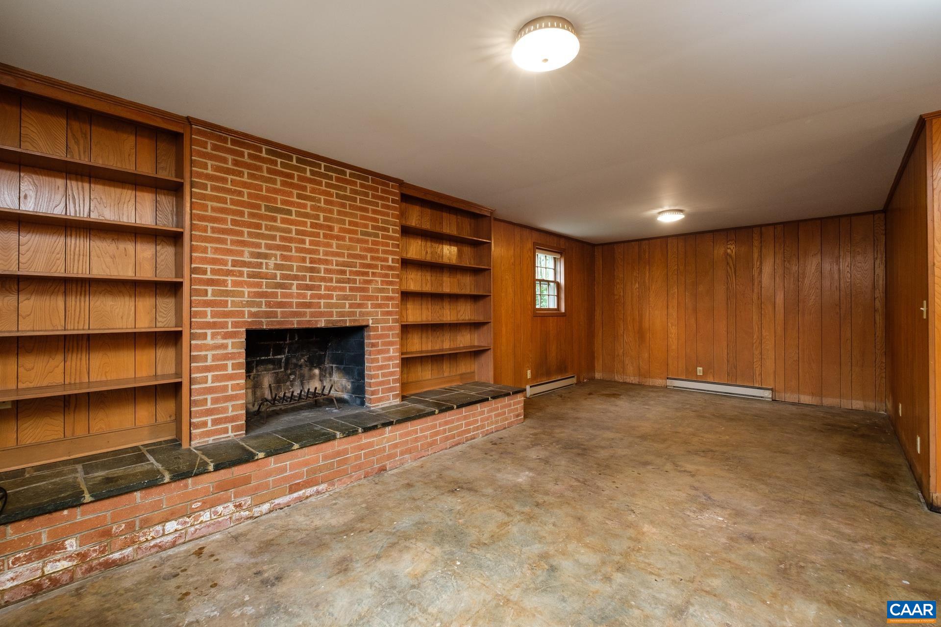 1309 CARTER LN