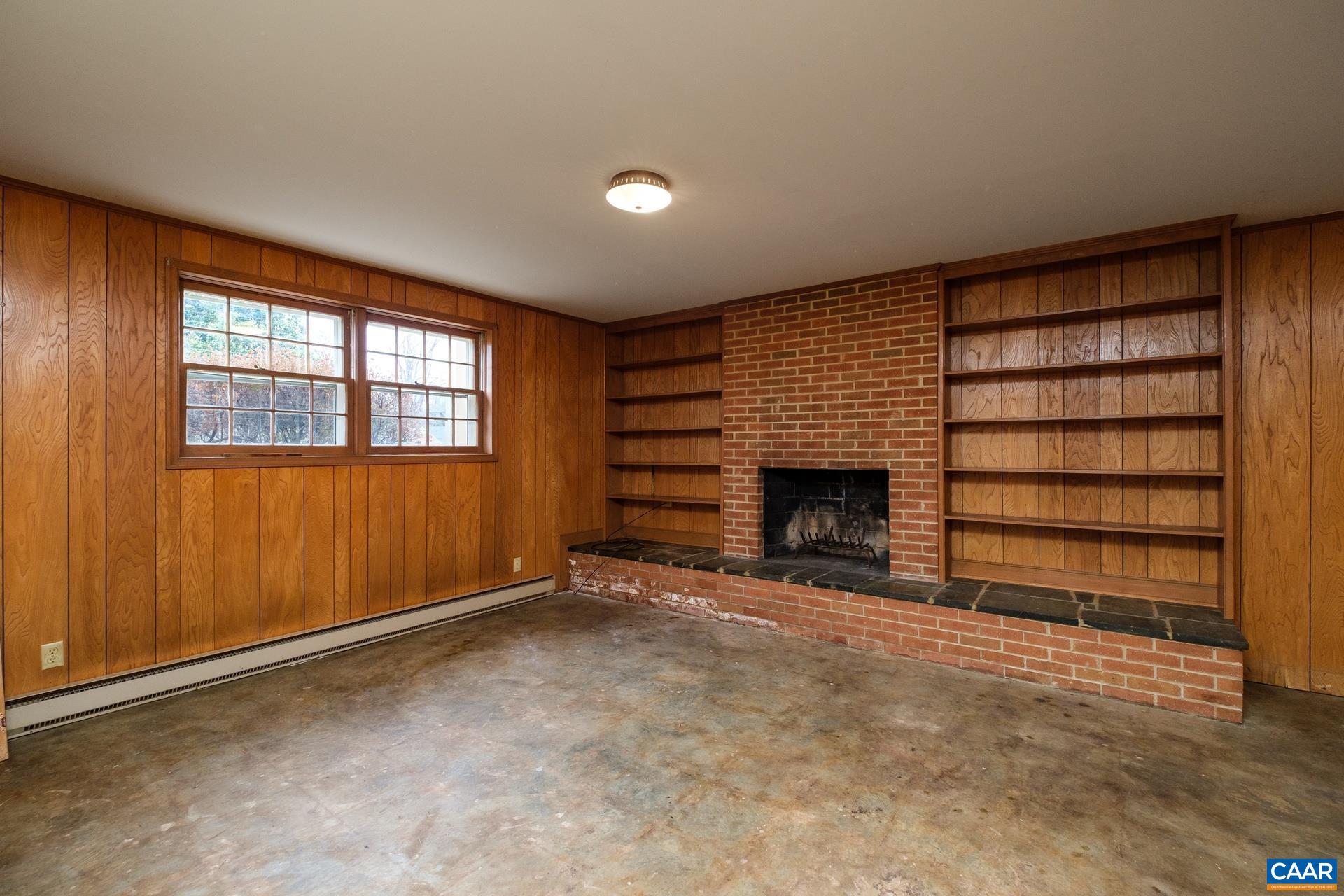 1309 CARTER LN
