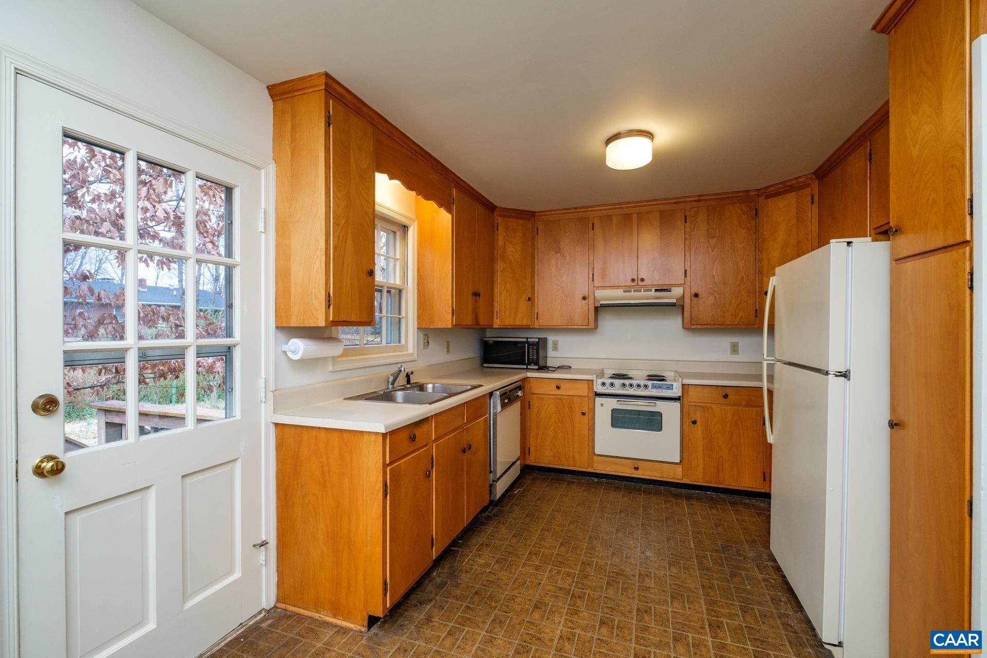 1309 CARTER LN