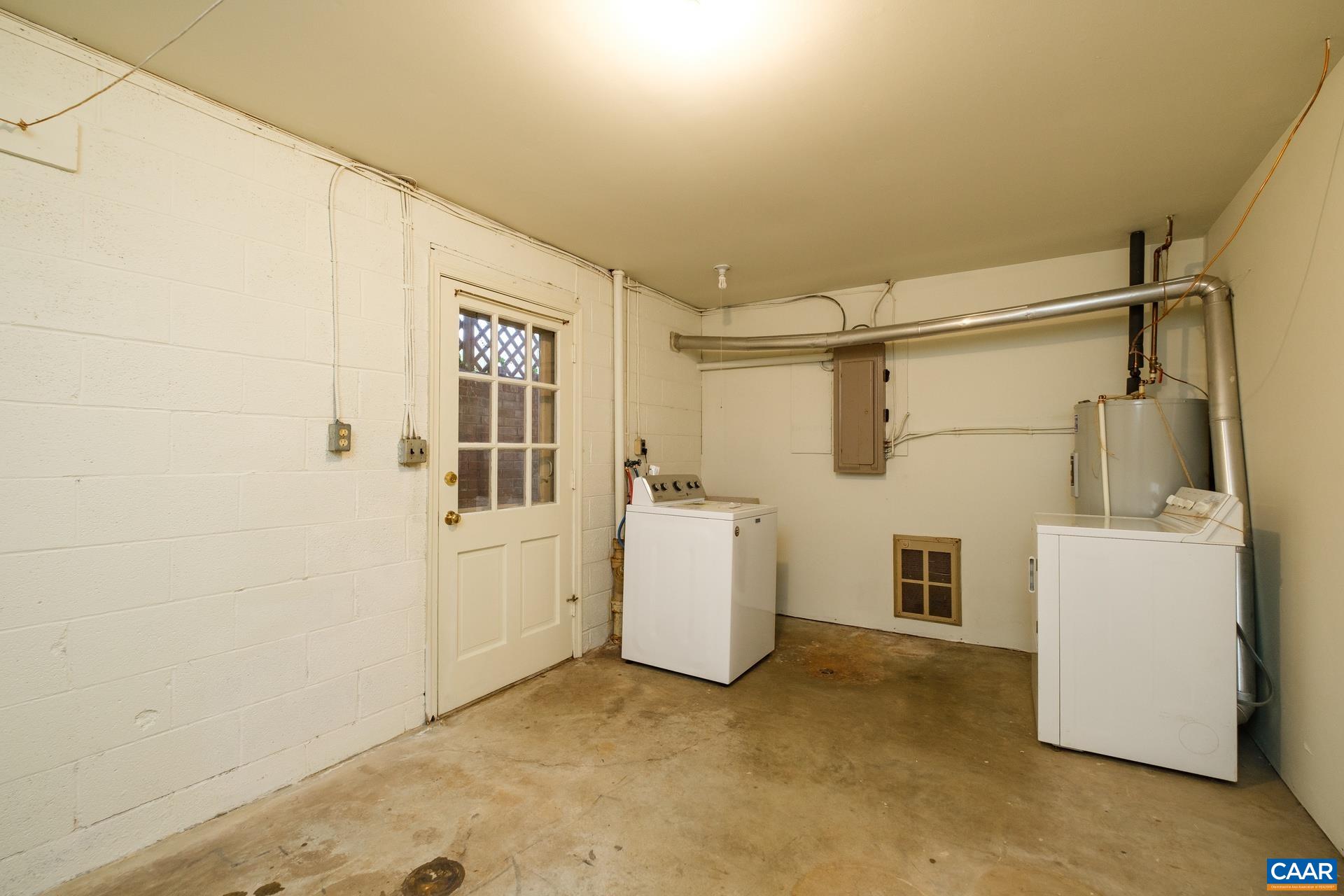 1309 CARTER LN