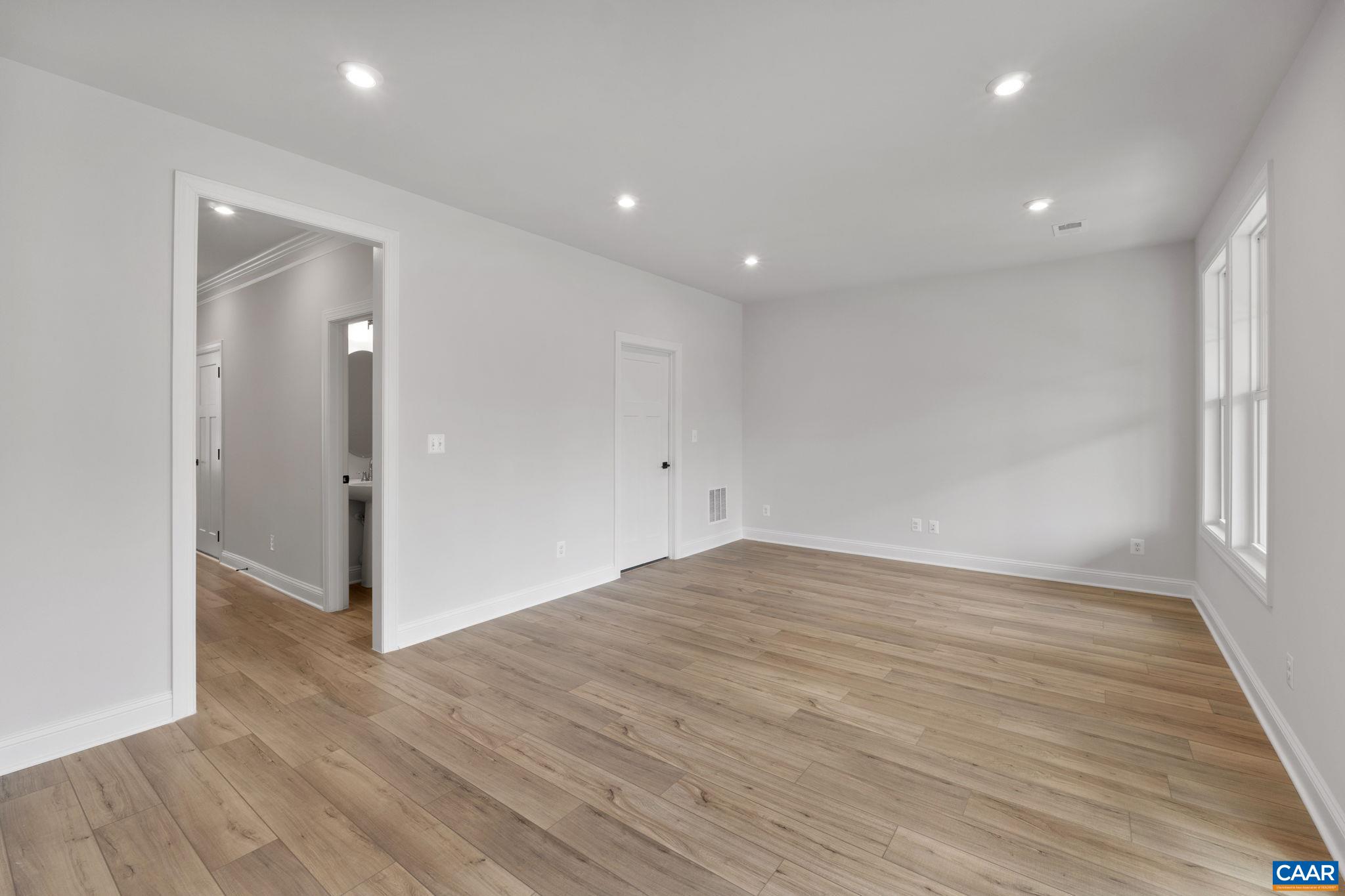 1316 LACONIA LN