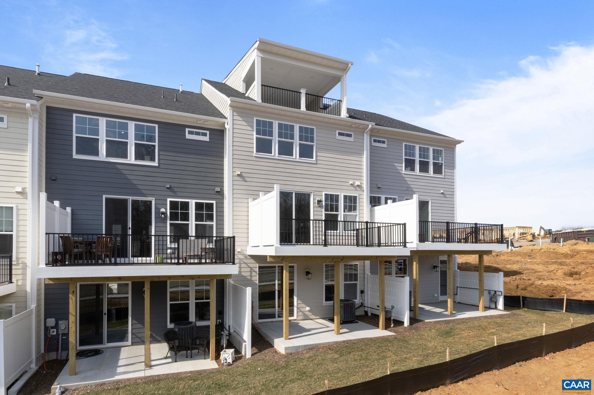 1316 LACONIA LN