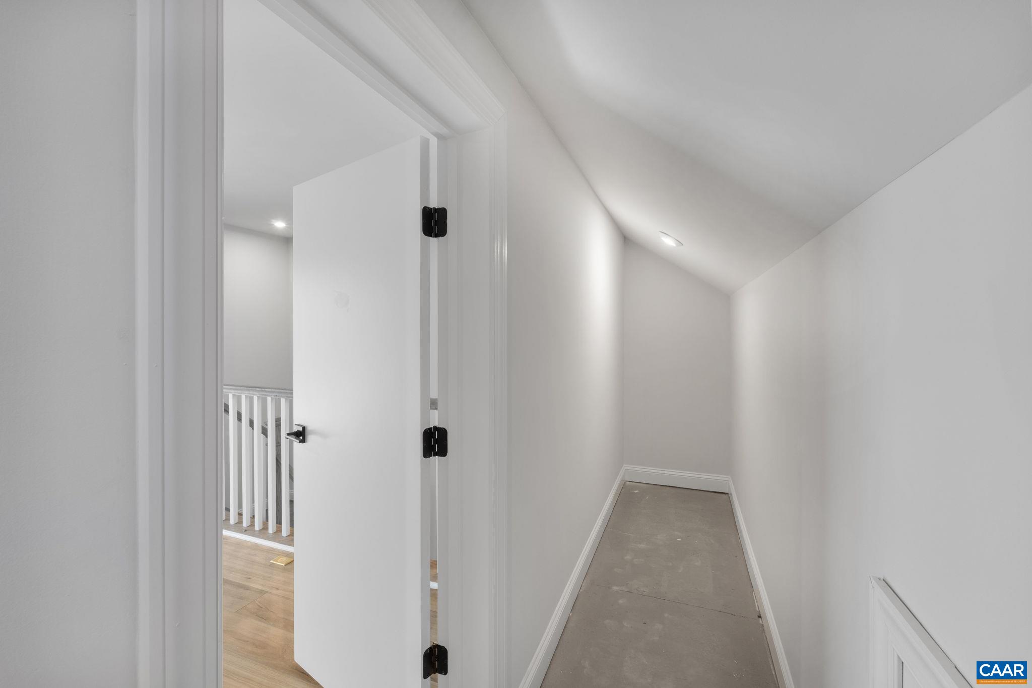 1316 LACONIA LN