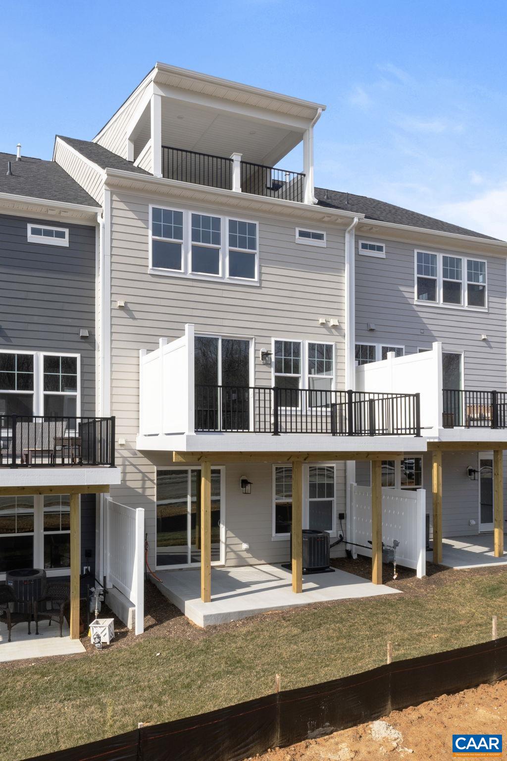 1316 LACONIA LN