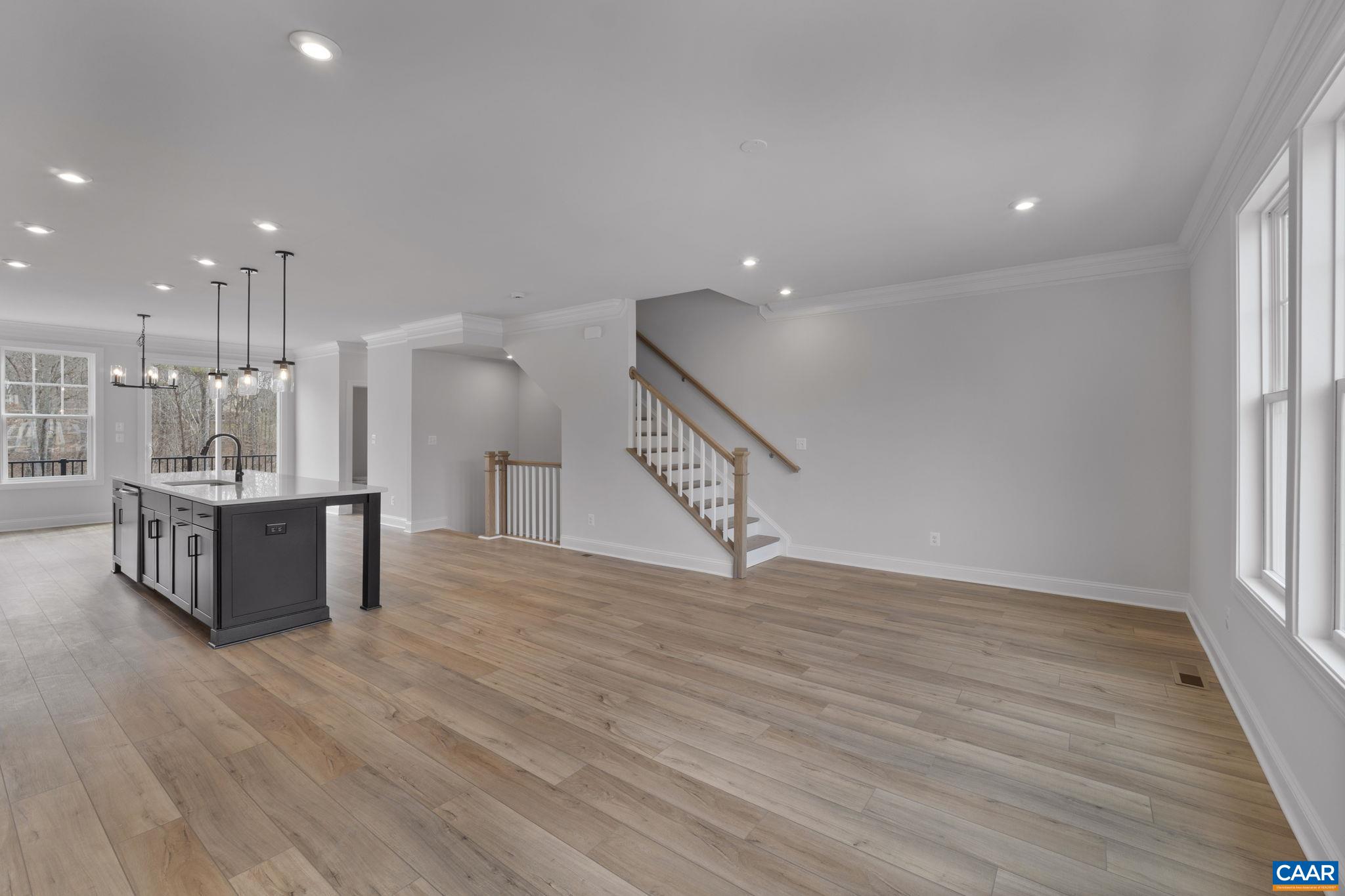 1316 LACONIA LN