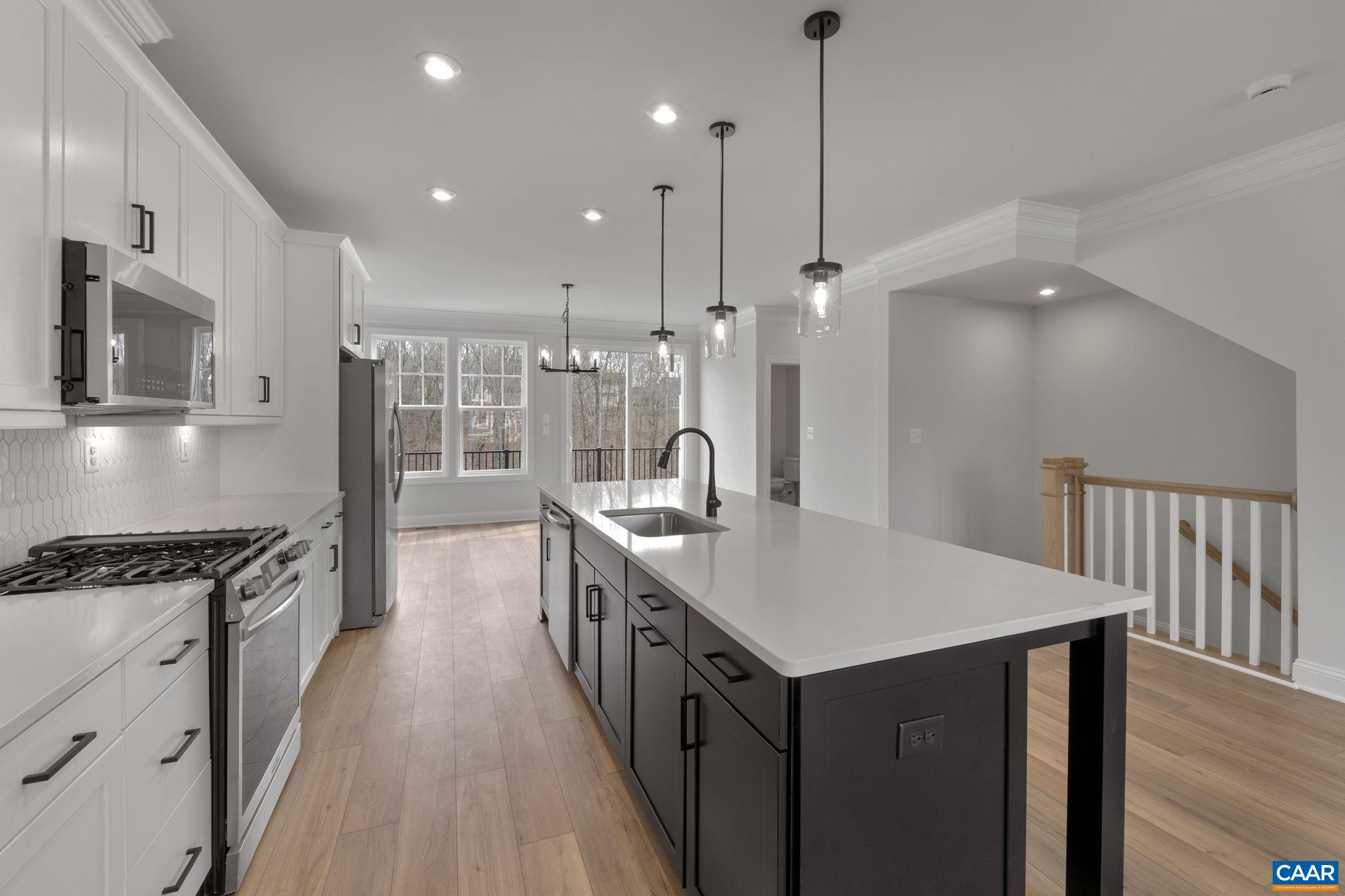 1316 LACONIA LN