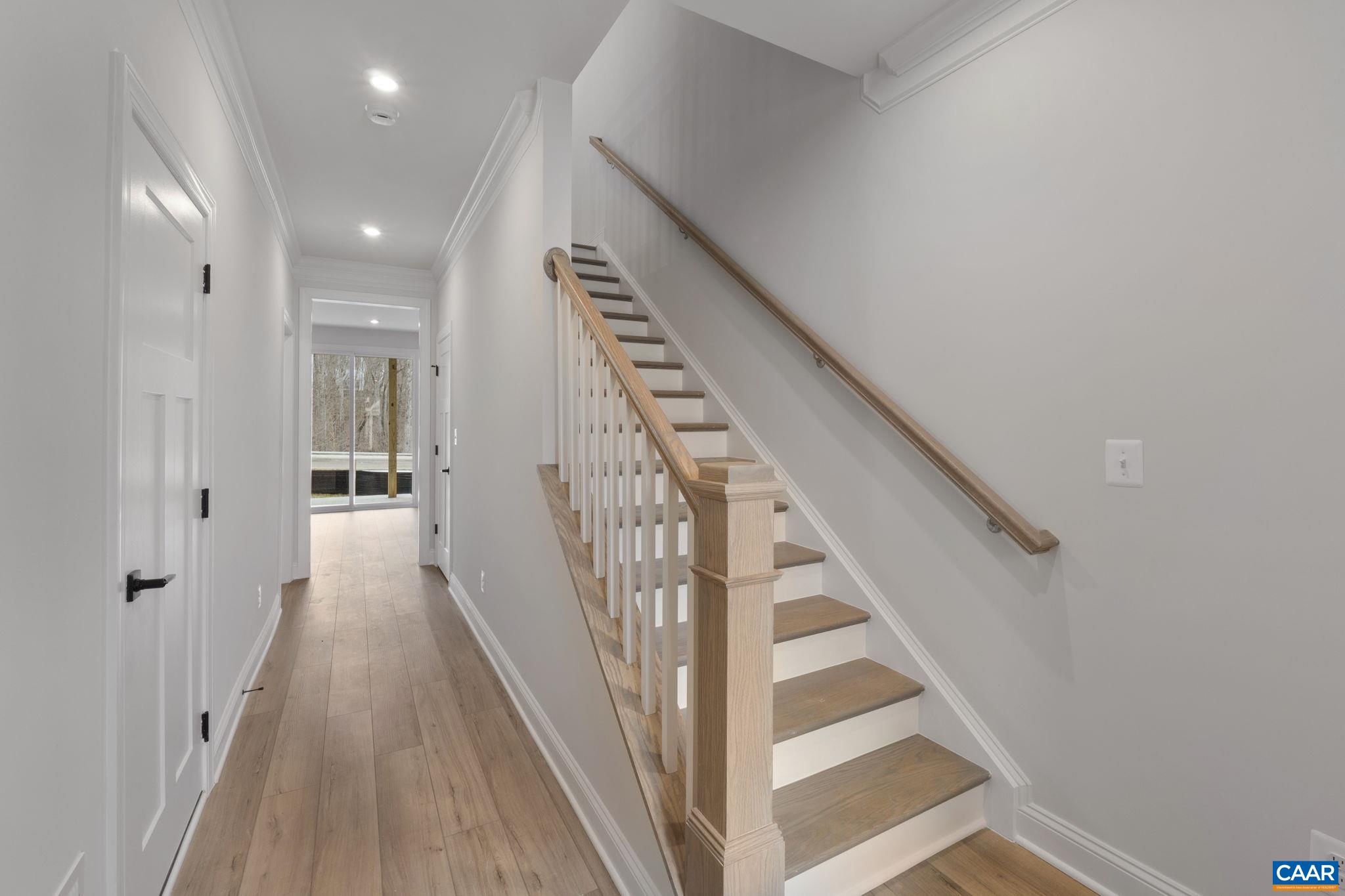 1316 LACONIA LN