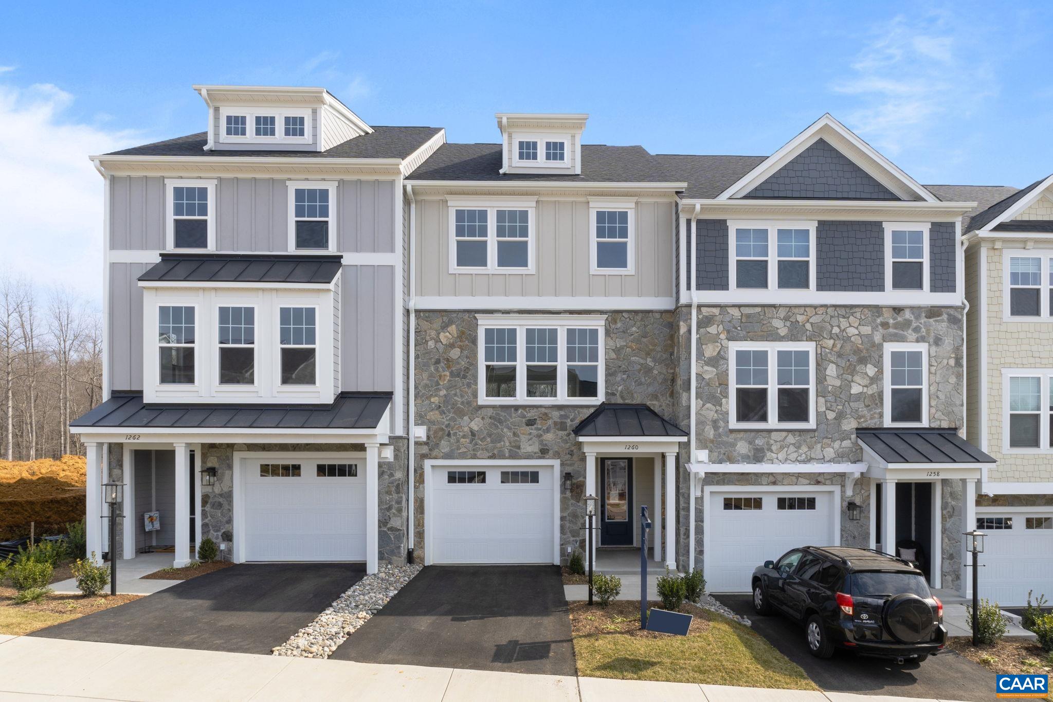 1316 LACONIA LN