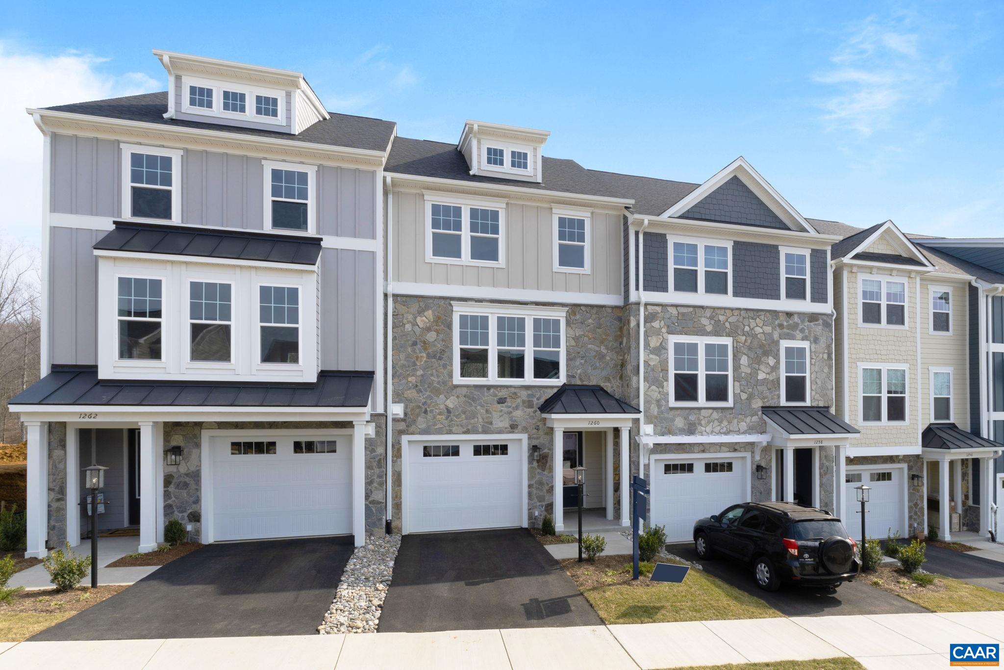 1316 LACONIA LN