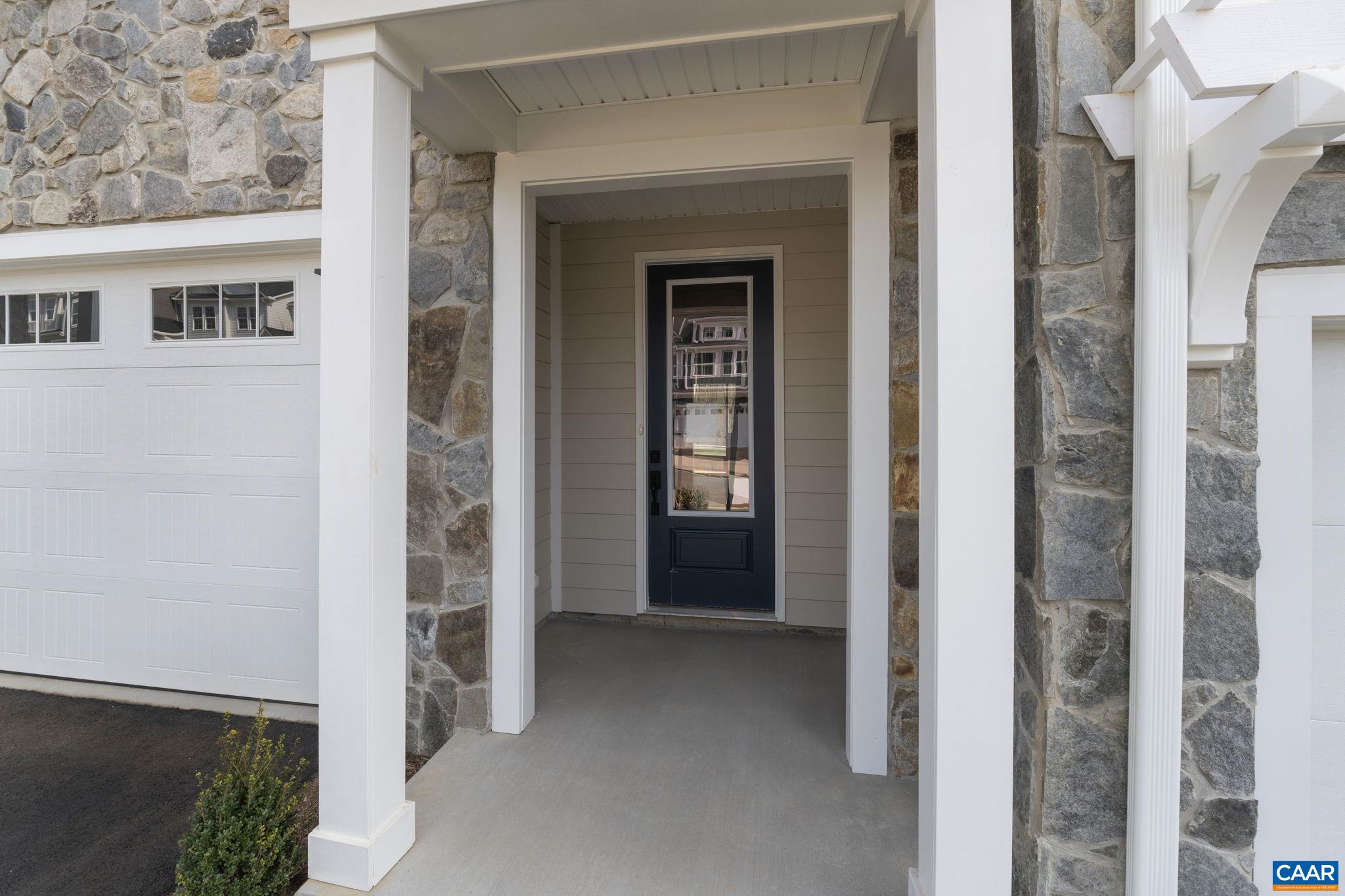 1316 LACONIA LN