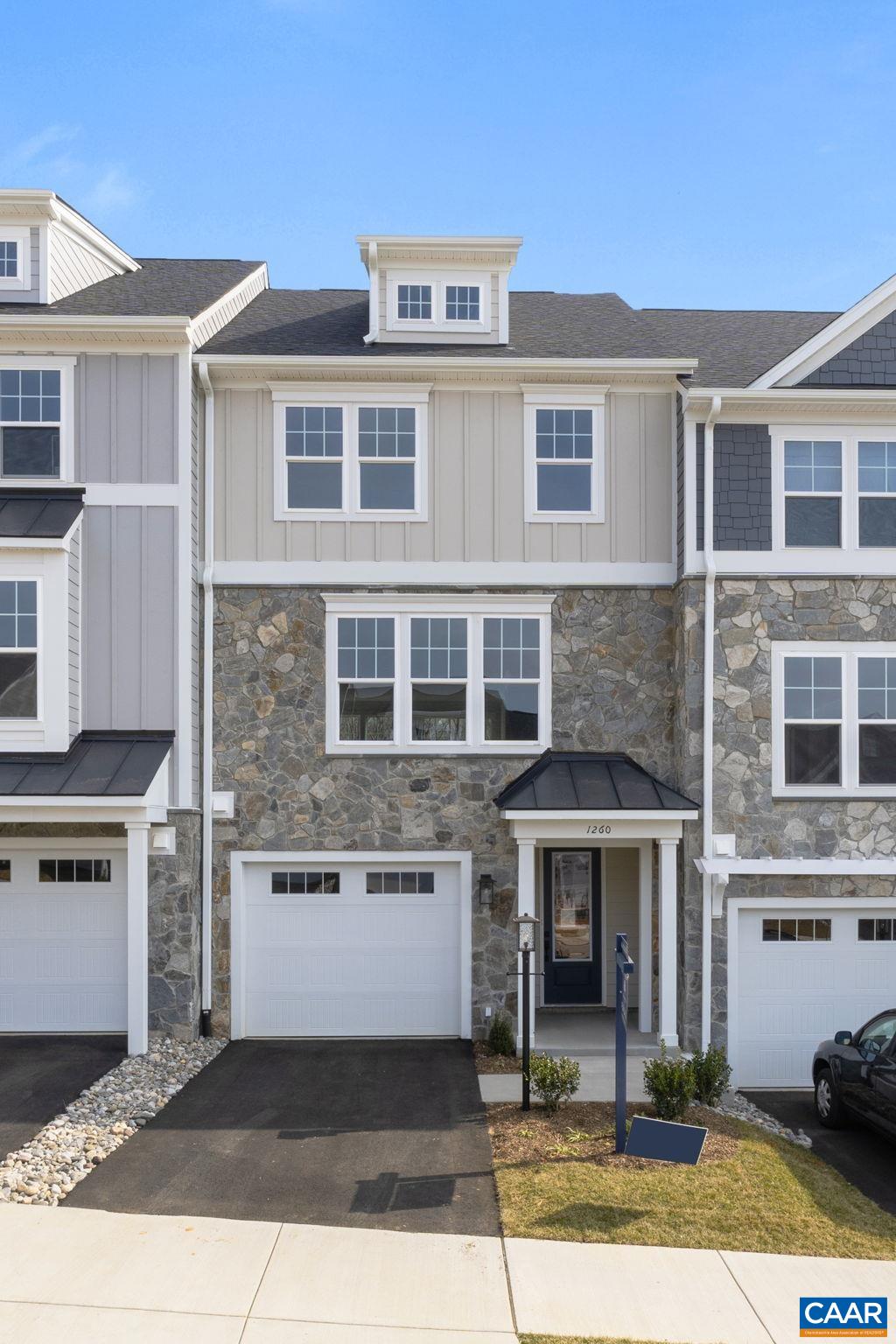 1316 LACONIA LN