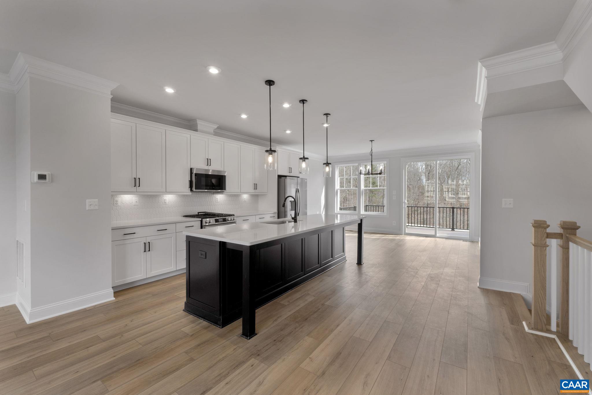 1316 LACONIA LN