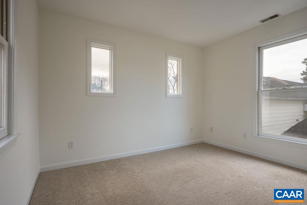 719 BOLLING AVE