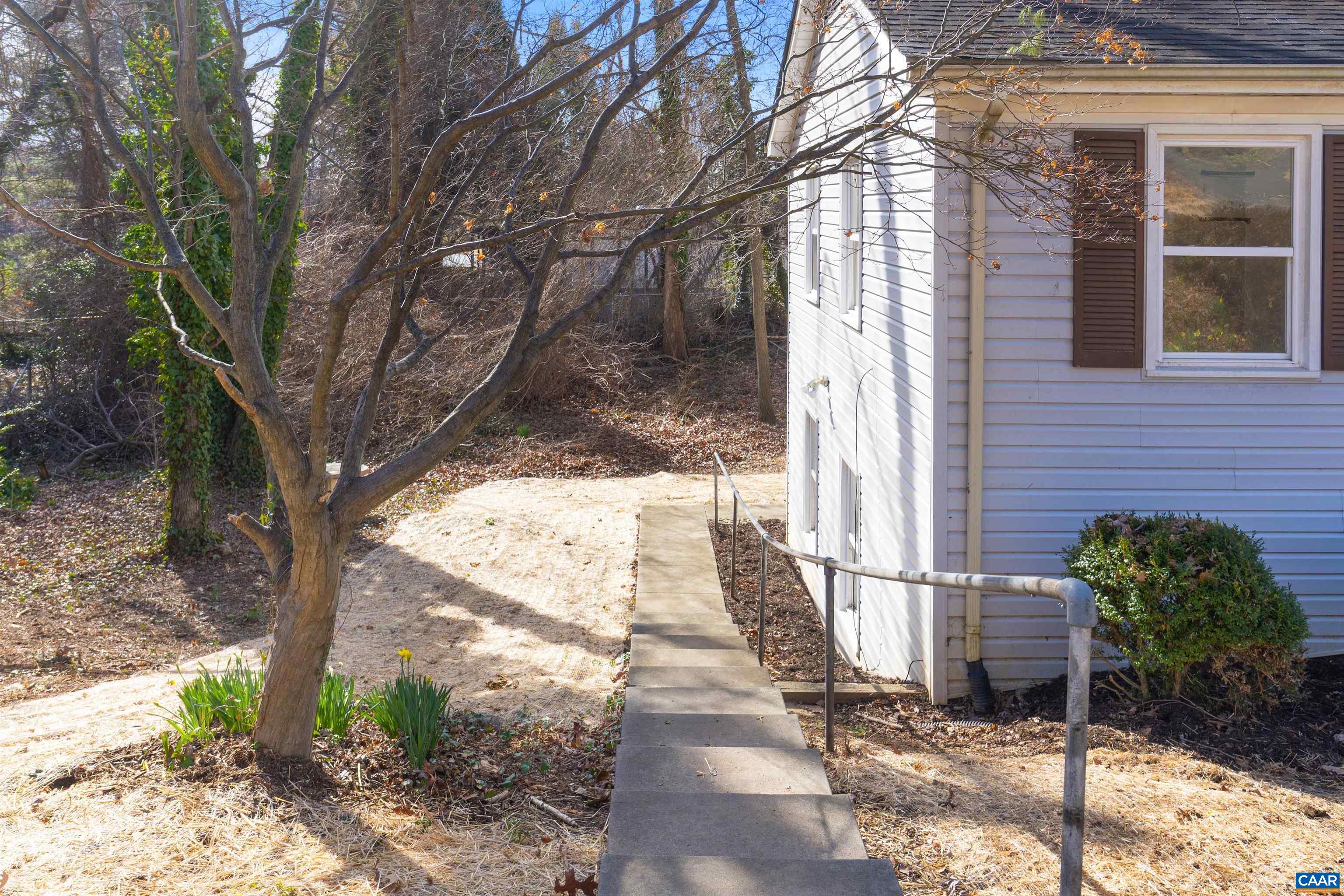 106 COMMONWEALTH CIR
