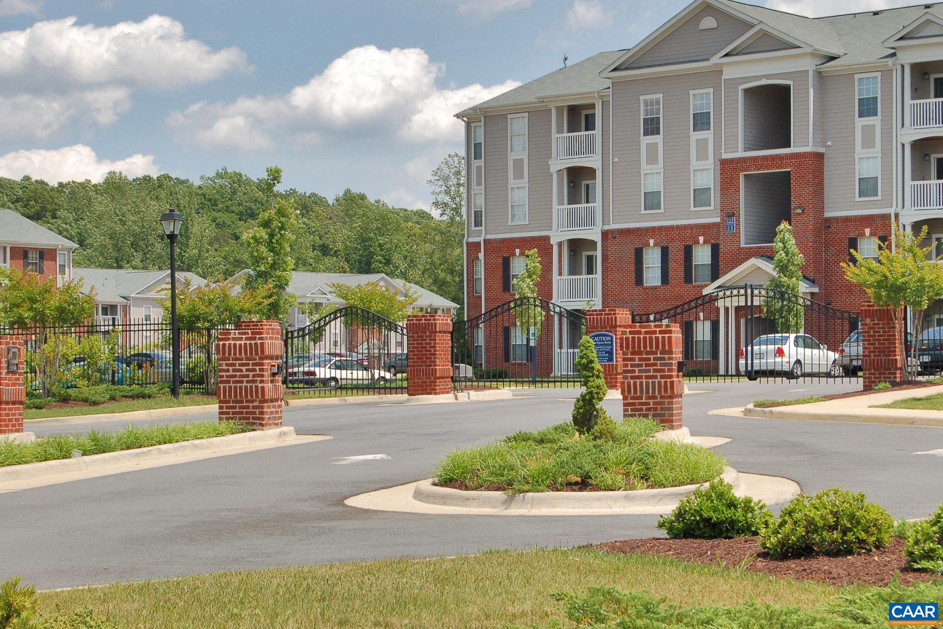 120 YELLOWSTONE DR Unit: 202