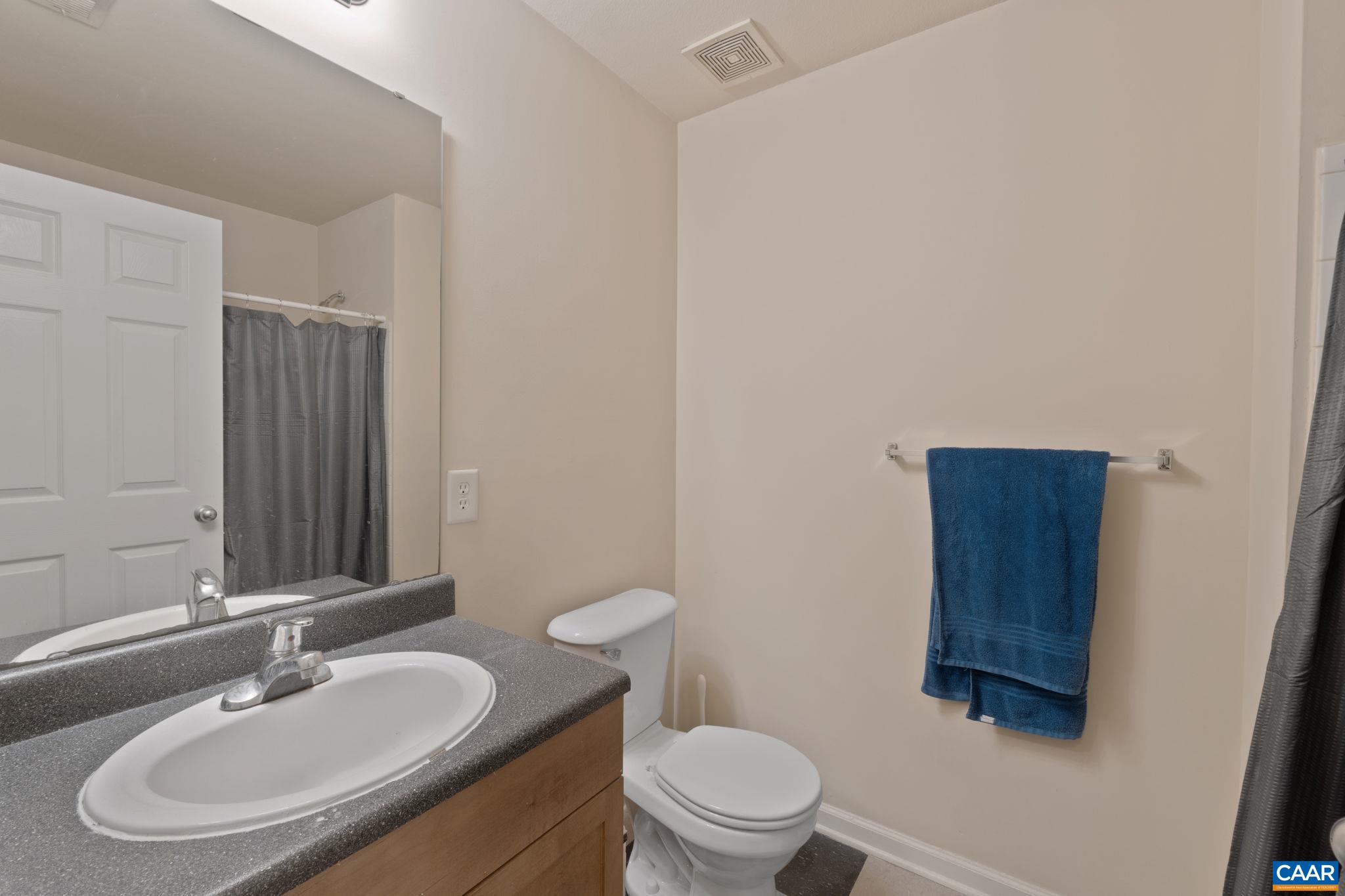 120 YELLOWSTONE DR Unit: 202