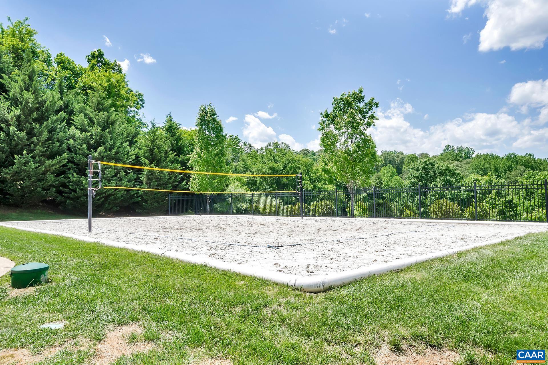 120 YELLOWSTONE DR Unit: 202